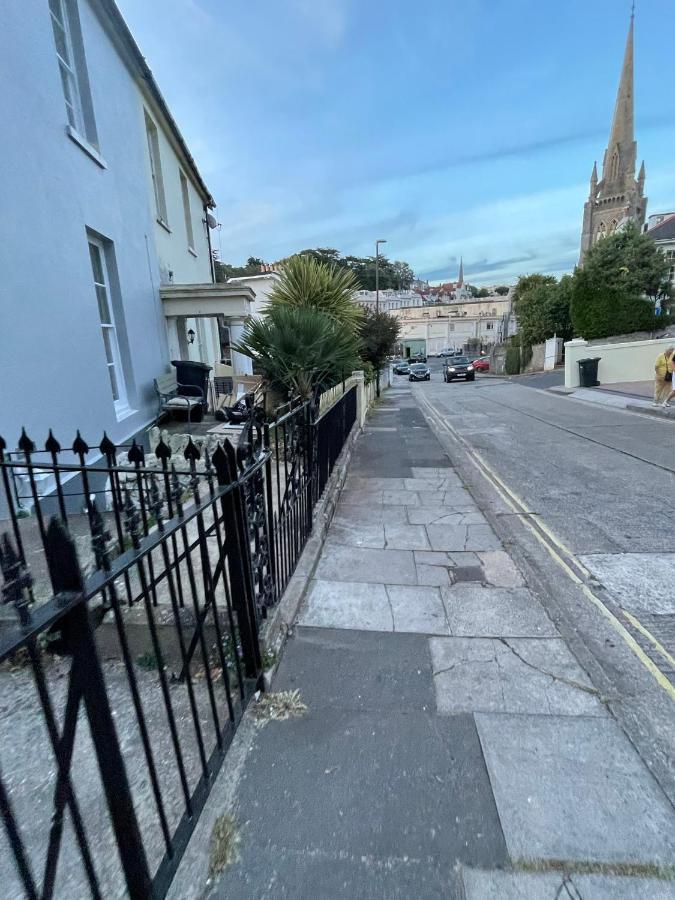 Garden Flat Torquay Just 2 Mins Walk From The Harbour Apartment Exterior photo